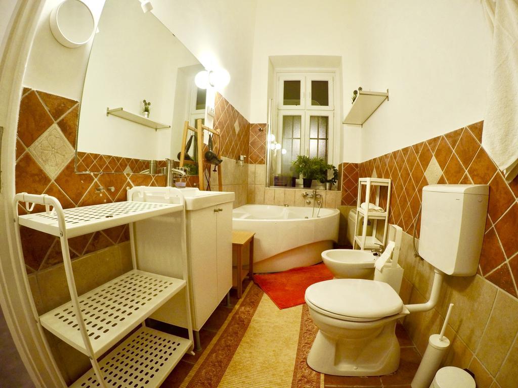 Homelike Luxury Flat On Gyulai Pal Будапеща Екстериор снимка